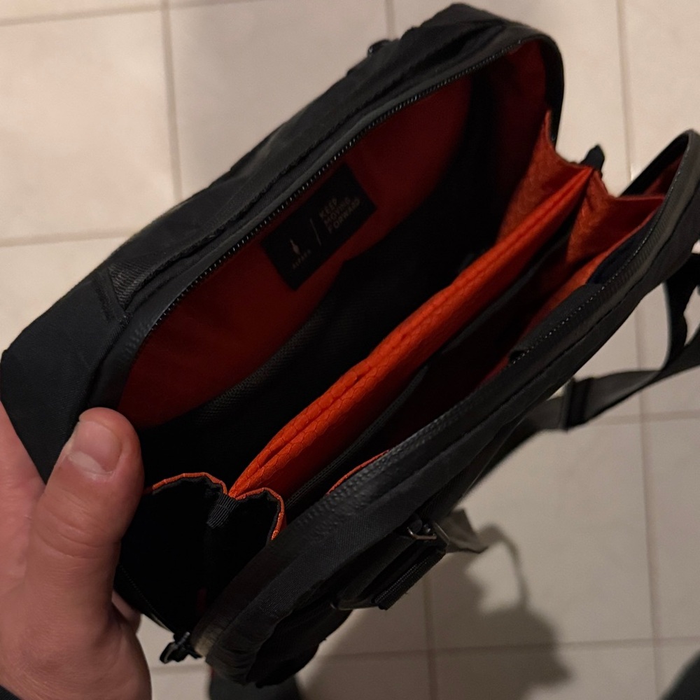 Alpaka tech case max sling bag

Bag in excellent condition